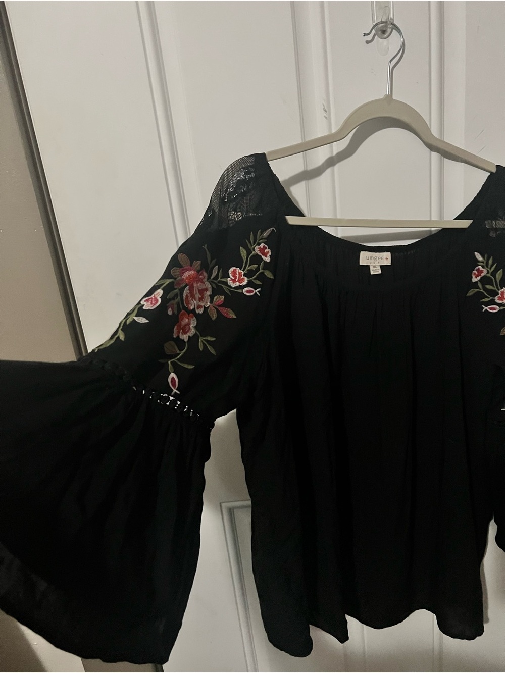 Umgee Women’s Black Floral Embroidered Blouse - Picture 3 of 4